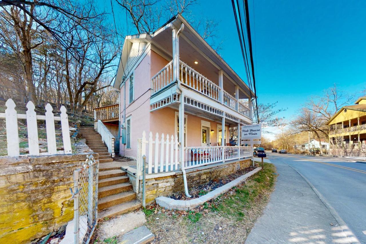 The Pink House On Main - Lower Eureka Springs Exterior photo
